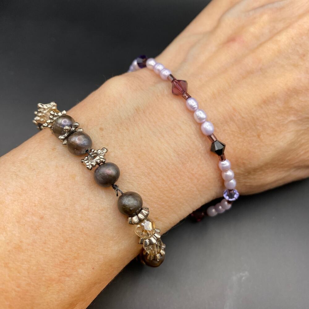 Lot of 2 Genuine Freshwater Pearl Stretch Bracelets Grey Mauve Black Silver Tone